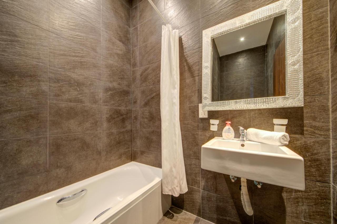 St Julians 2 Bedroom Apartment With Commanding Seaviews By Shortletsmalta Saint Julian's Luaran gambar
