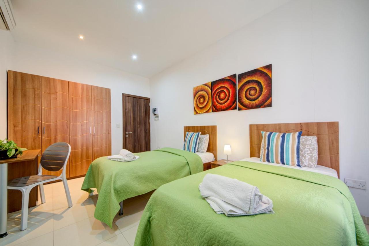 St Julians 2 Bedroom Apartment With Commanding Seaviews By Shortletsmalta Saint Julian's Luaran gambar