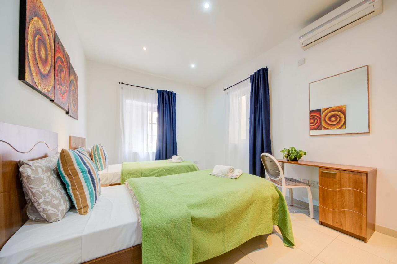 St Julians 2 Bedroom Apartment With Commanding Seaviews By Shortletsmalta Saint Julian's Luaran gambar