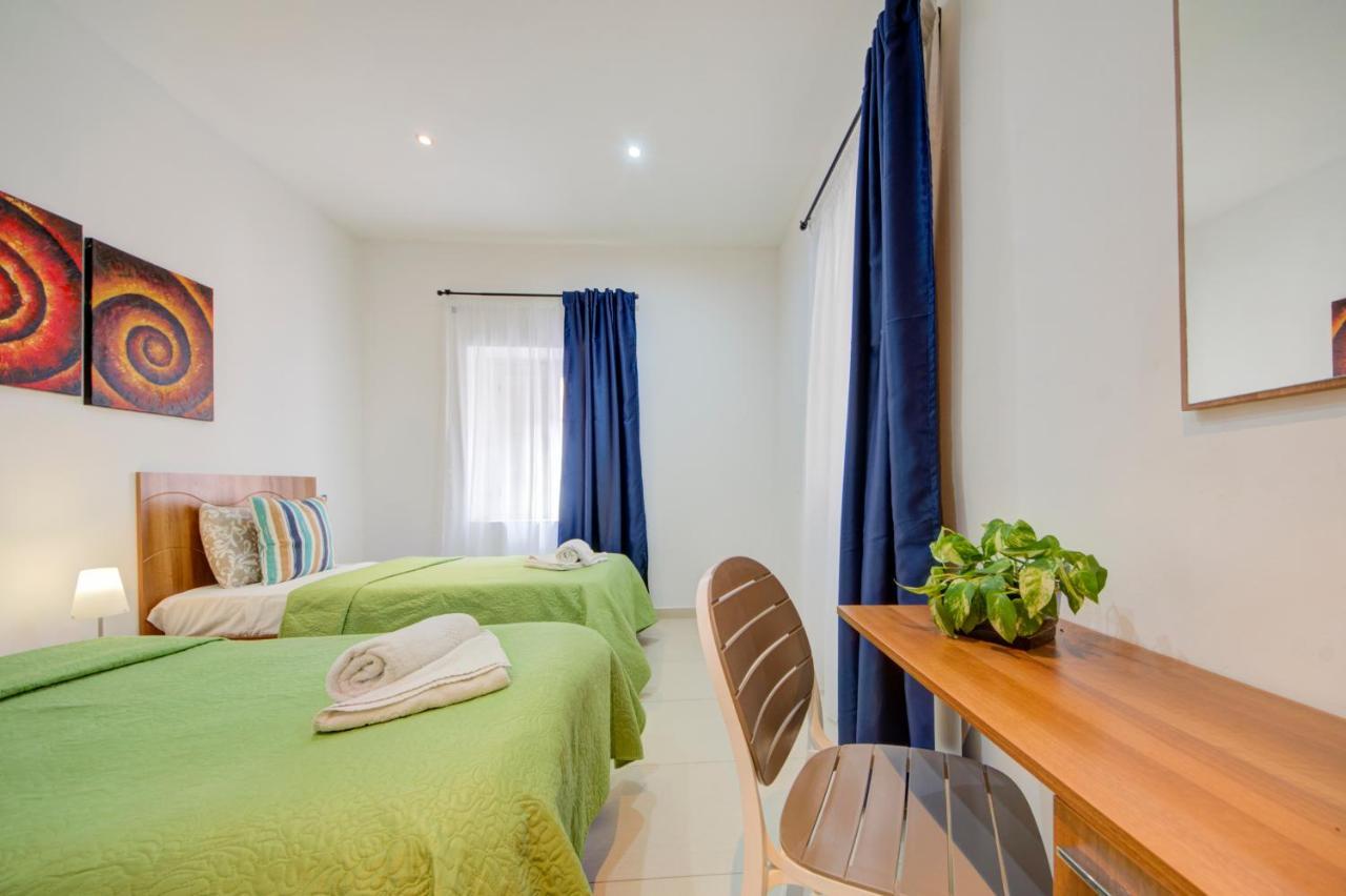 St Julians 2 Bedroom Apartment With Commanding Seaviews By Shortletsmalta Saint Julian's Luaran gambar